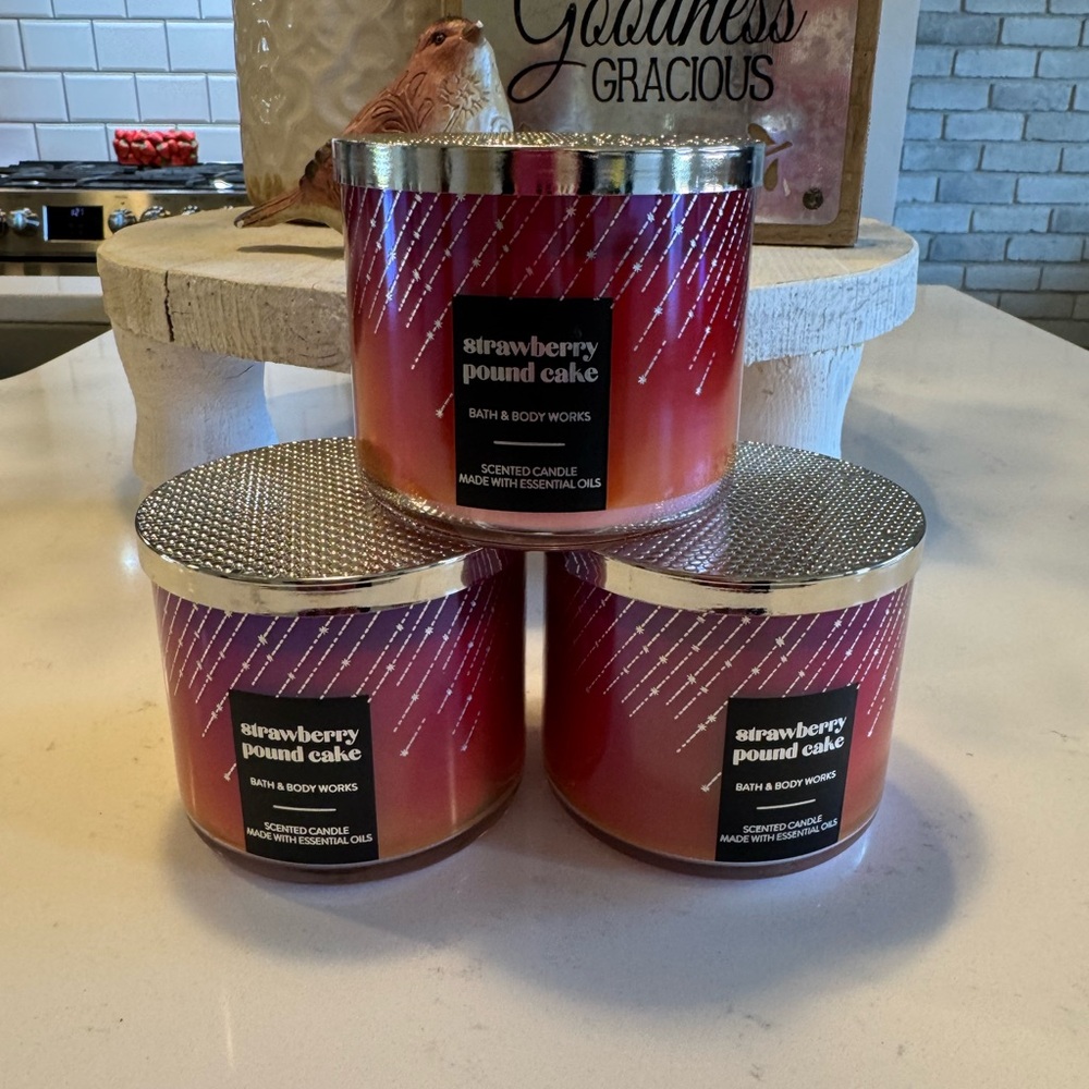 Bath & Body Works Strawberry Pound Cake Scented Candle - Red